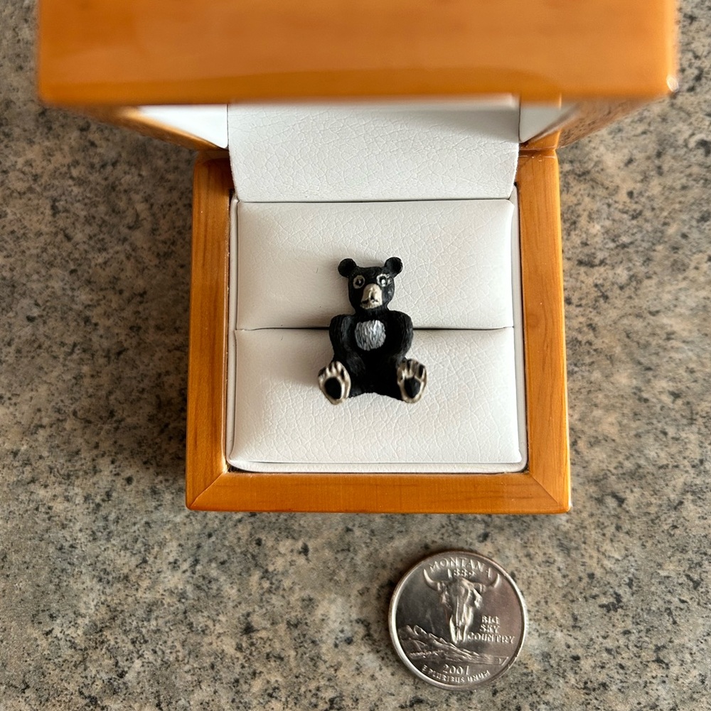 🧸 Bear Made of Elk Antler, Montana Handmade Hat or Lapel Pin, NWOT